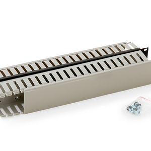 Vyvazovací panel 19”, plastová lišta, 2U oboustranná