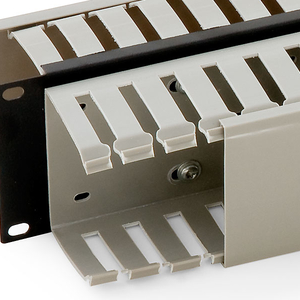 Vyvazovací panel 19”, plastová lišta, 2U oboustranná